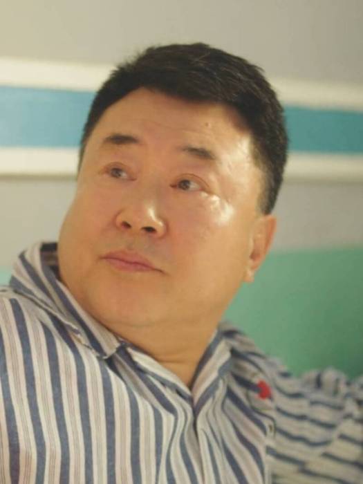 曹強(《嗨1995》中的角色,由宋乃剛飾演) 曹強(《嗨1995》中的角色,由宋乃剛飾演)
