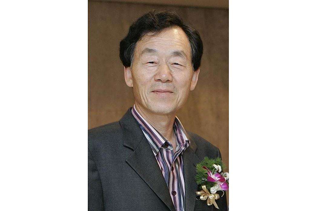 韓勝源(韓國小說家、詩人) 韓勝源(韓國小說家、詩人)