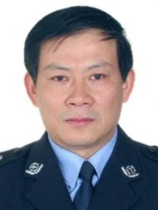 何平(安徽省馬鞍山市和縣政府副縣長、縣公安局長) 何平(安徽省馬鞍山市和縣政府副縣長、縣公安局長)