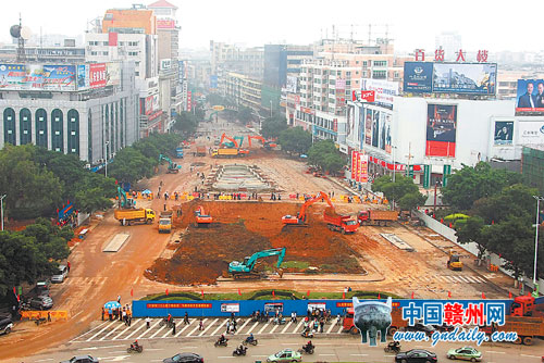 2010年正在改造中的贛州南門口