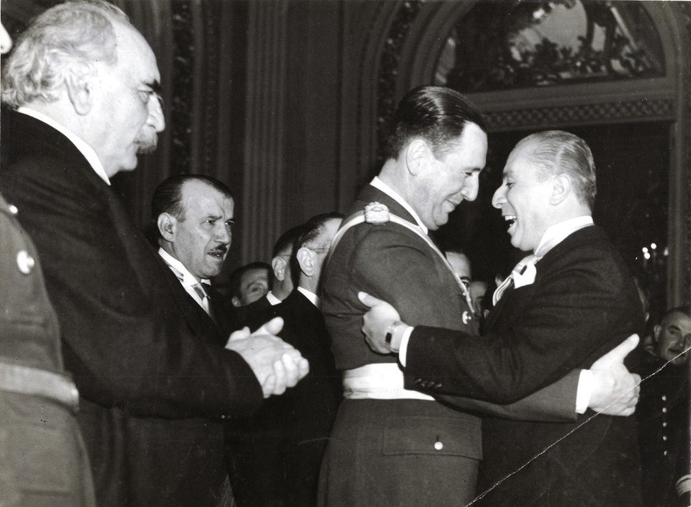 岡薩雷斯·魏地拉和阿根廷總統胡安·多明戈·庇隆