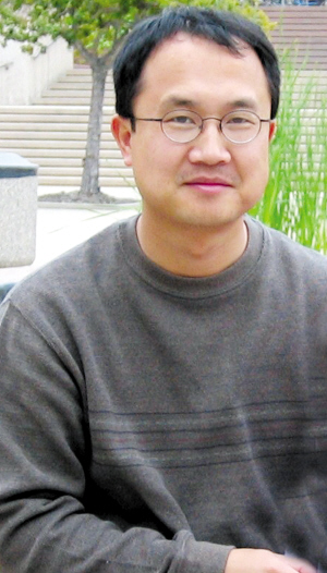 旅美華裔作家黃運特