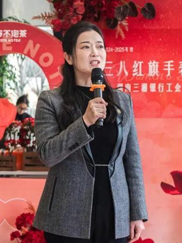 萬潔(湖南三湘銀行股份有限公司行長) 萬潔(湖南三湘銀行股份有限公司行長)