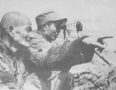 1949年4月皮定均在渡江戰役前夕親臨江邊察看地形，選擇登入點