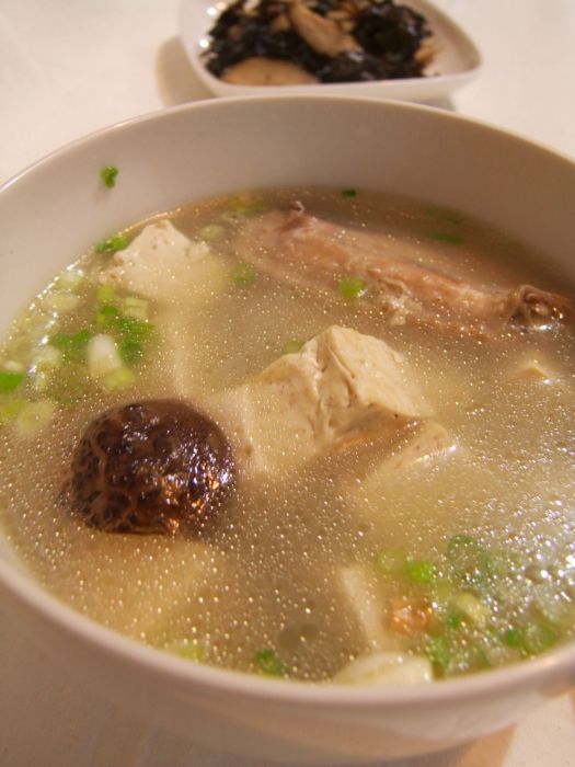 雞翅豆腐湯 雞翅豆腐湯