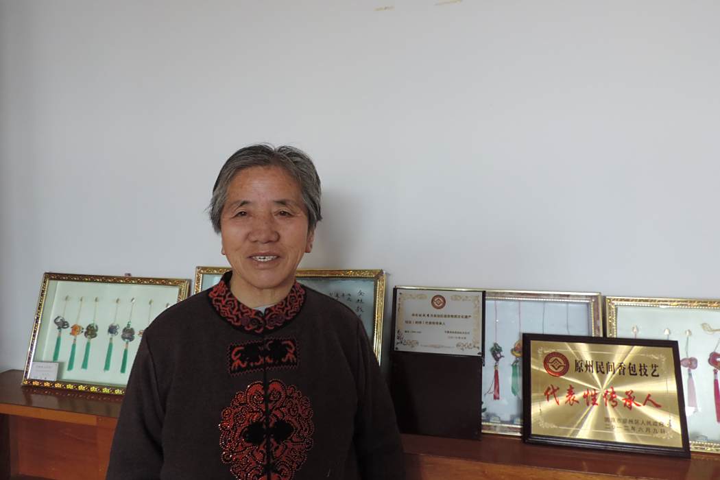 劉成香(自治區級刺繡類非物質文化遺產傳承人) 劉成香(自治區級刺繡類非物質文化遺產傳承人)