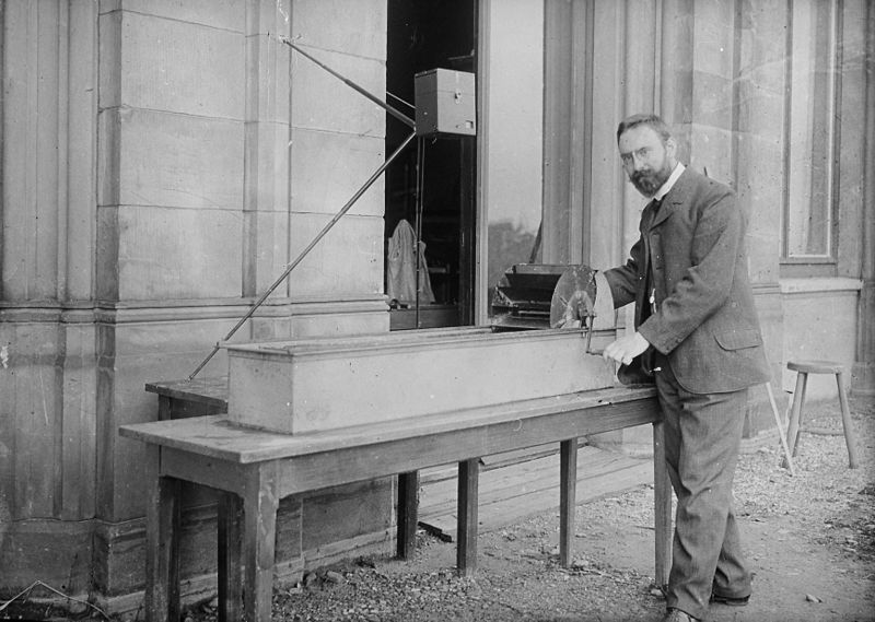 普朗特在1904年用普朗特水槽模擬流體過程