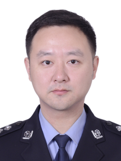肖波峭