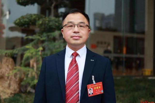 何建(四川省人大代表、四川荃銀種業有限公司高級技師) 何建(四川省人大代表、四川荃銀種業有限公司高級技師)