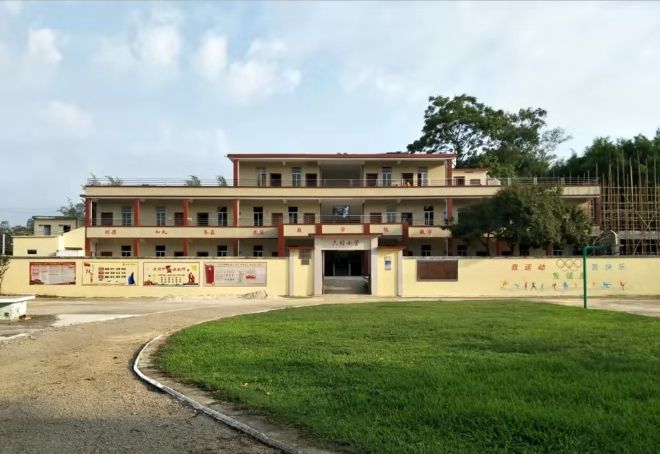 六村國小 六村國小