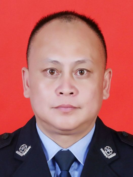 周俊(四川省廣元市蒼溪縣公安局黨委委員、副局長、一級警長) 周俊(四川省廣元市蒼溪縣公安局黨委委員、副局長、一級警長)
