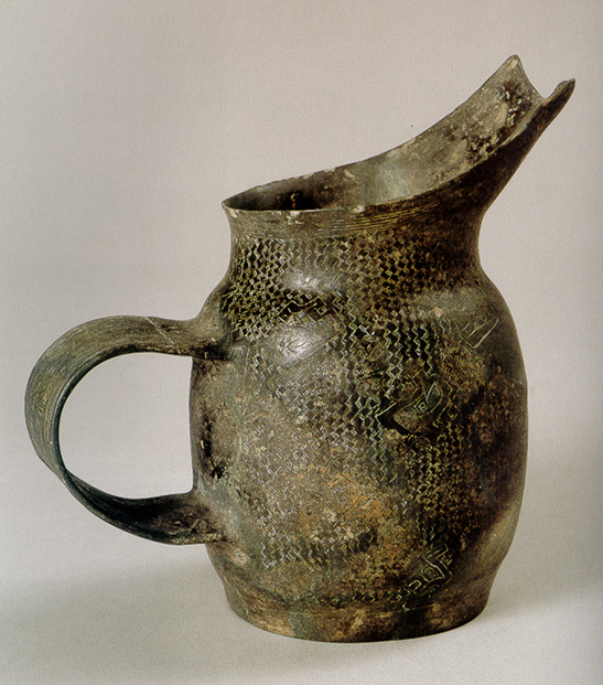新石器時代良渚文化細刻紋黑陶把壺