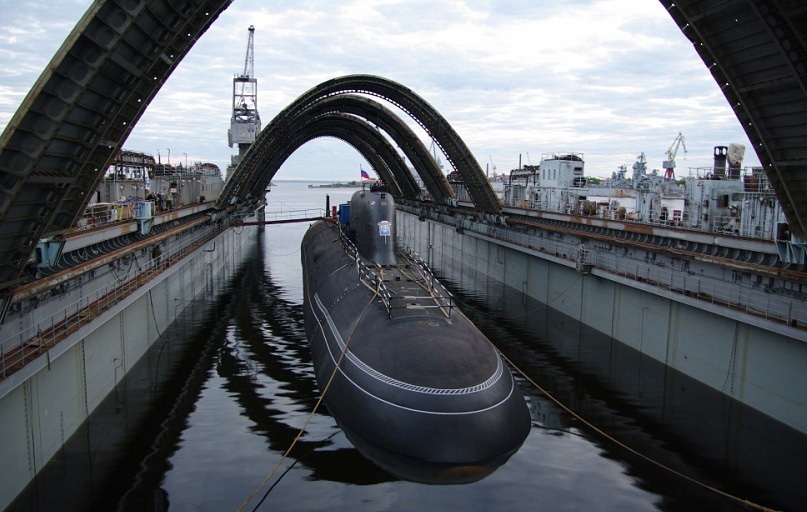 885型攻擊核潛艇船塢停靠