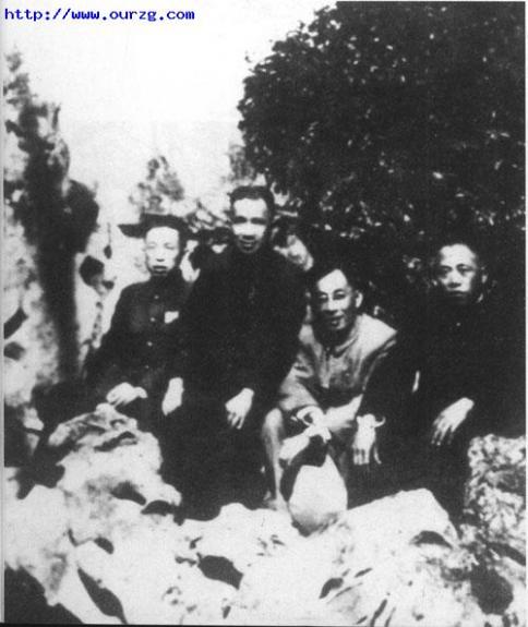 陶勇(右起)與葉飛、粟裕、王必成在南京
