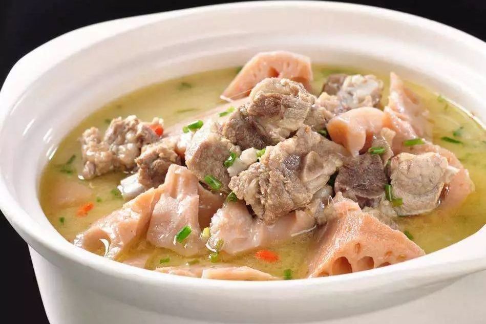 排骨煨藕湯 排骨煨藕湯