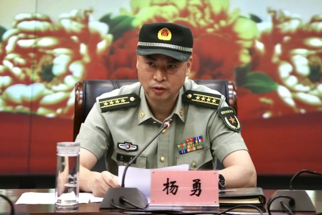楊勇(江西省南昌市委常委、南昌警備區黨委書記、大校政治委員)