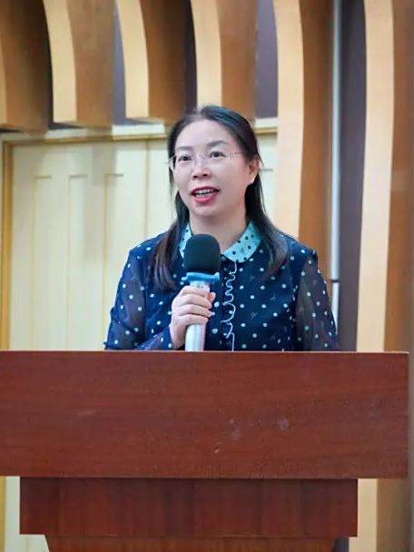 張曉輝(婁底幼兒師範高等專科學校黨委副書記、校長) 張曉輝(婁底幼兒師範高等專科學校黨委副書記、校長)