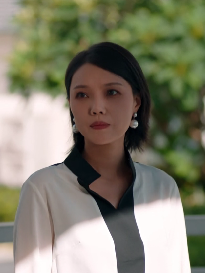 李一鳴(都市復仇劇《玫瑰的戰爭》中的角色) 李一鳴(都市復仇劇《玫瑰的戰爭》中的角色)