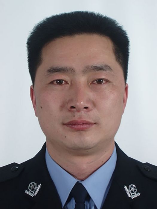 許斌(山東省菏澤市公安局定陶分局黨委委員、定陶區禁毒服務中心主任) 許斌(山東省菏澤市公安局定陶分局黨委委員、定陶區禁毒服務中心主任)
