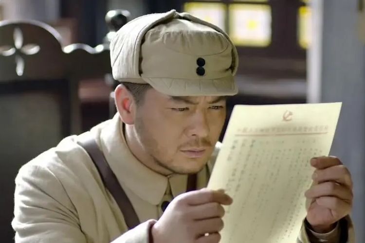 孫大虎(鮑鯤飾演的郴城軍管會保衛處處長) 孫大虎(鮑鯤飾演的郴城軍管會保衛處處長)
