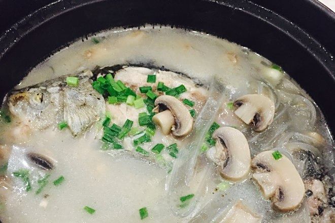 鯽魚蘑菇湯 鯽魚蘑菇湯