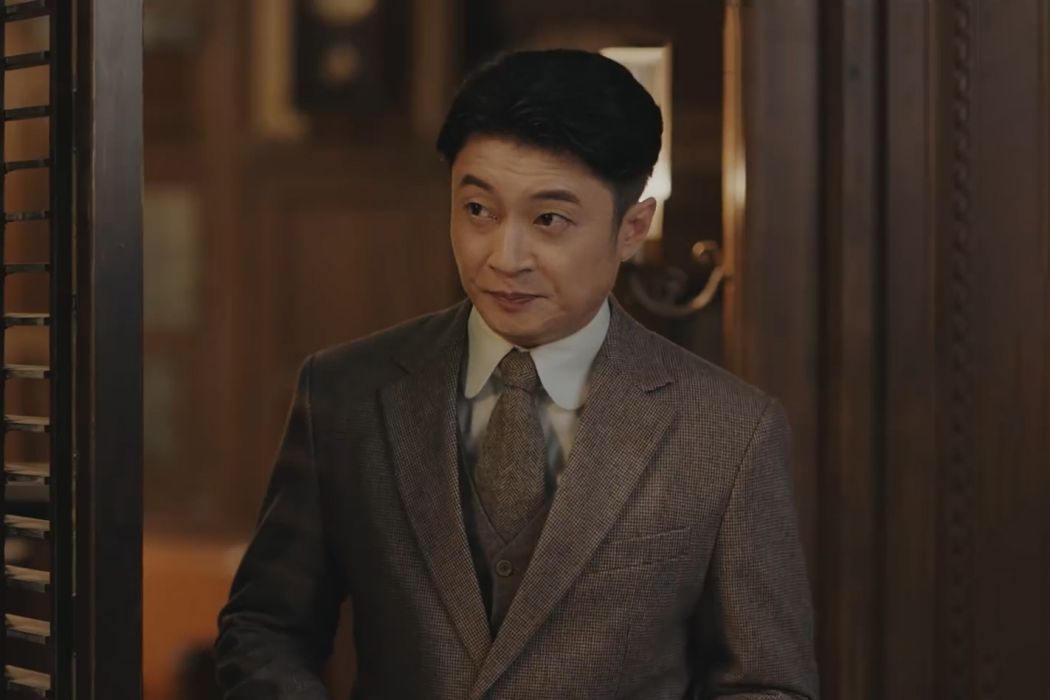 王炳文(民國情感劇《傳家》中的角色,由演員韓伯維飾演) 王炳文(民國情感劇《傳家》中的角色,由演員韓伯維飾演)