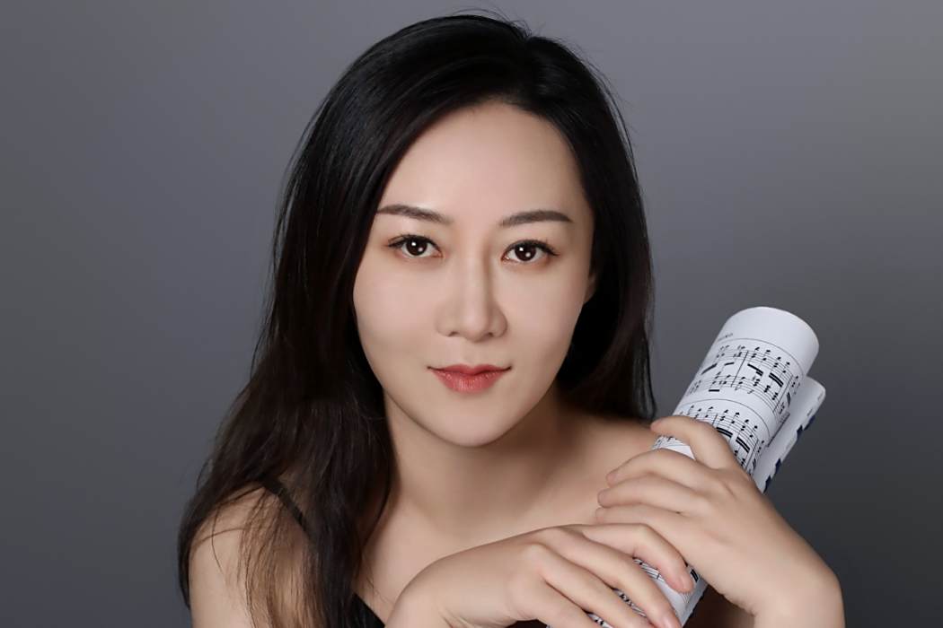 彭艷(中國旅歐鋼琴家,丹麥皇家音樂學院碩士,多次參與紅色主題音樂會演出。) 彭艷(中國旅歐鋼琴家,丹麥皇家音樂學院碩士,多次參與紅色主題音樂會演出。)