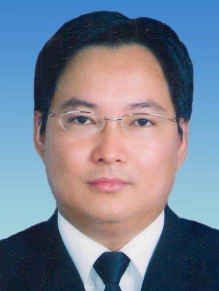 何軍(浙江省慈谿市教育局黨委委員、副局長) 何軍(浙江省慈谿市教育局黨委委員、副局長)