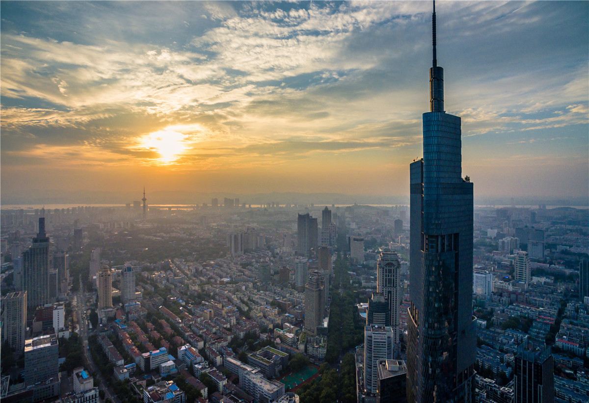 南京紫峰大廈角度的日落