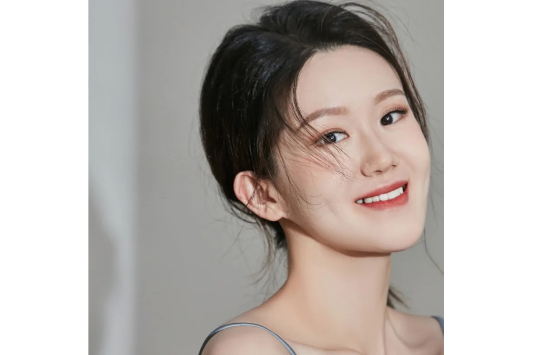 田甜(中國內地女歌手、歌劇演員) 田甜(中國內地女歌手、歌劇演員)