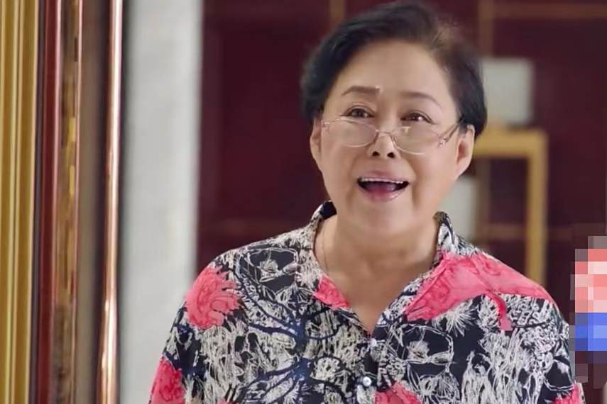 曹明霞(《小幸福》中斯琴高娃飾演的角色)
