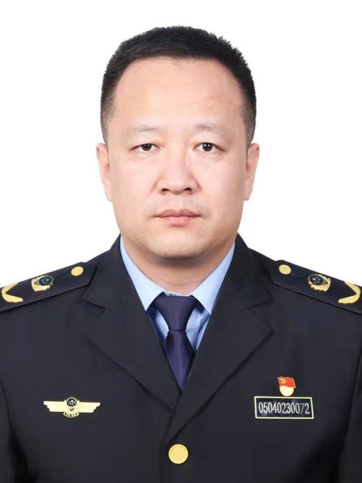 顧曉東(內蒙古自治區興安盟阿爾山市市場監督管理局黨組成員、副局長、公職律師) 顧曉東(內蒙古自治區興安盟阿爾山市市場監督管理局黨組成員、副局長、公職律師)