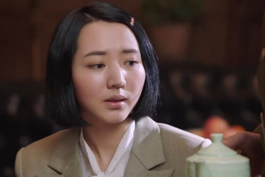 黃英(年代海戰劇《紅鯊突擊》中的角色) 黃英(年代海戰劇《紅鯊突擊》中的角色)