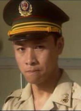 何佳怡 何佳怡