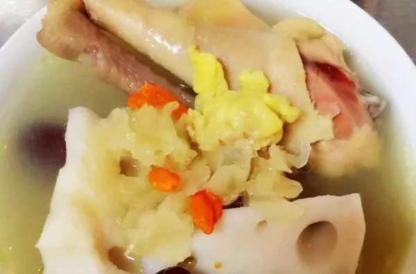 蓮藕燉雞湯 蓮藕燉雞湯