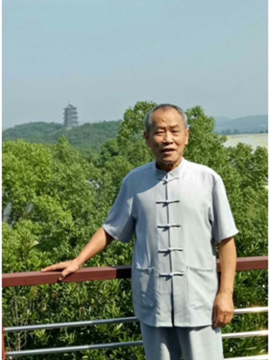 盧前(中華詩詞學會會員)