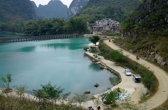 鏡湖村(雲南省玉溪市峨山縣甸中鎮下轄村) 鏡湖村(雲南省玉溪市峨山縣甸中鎮下轄村)