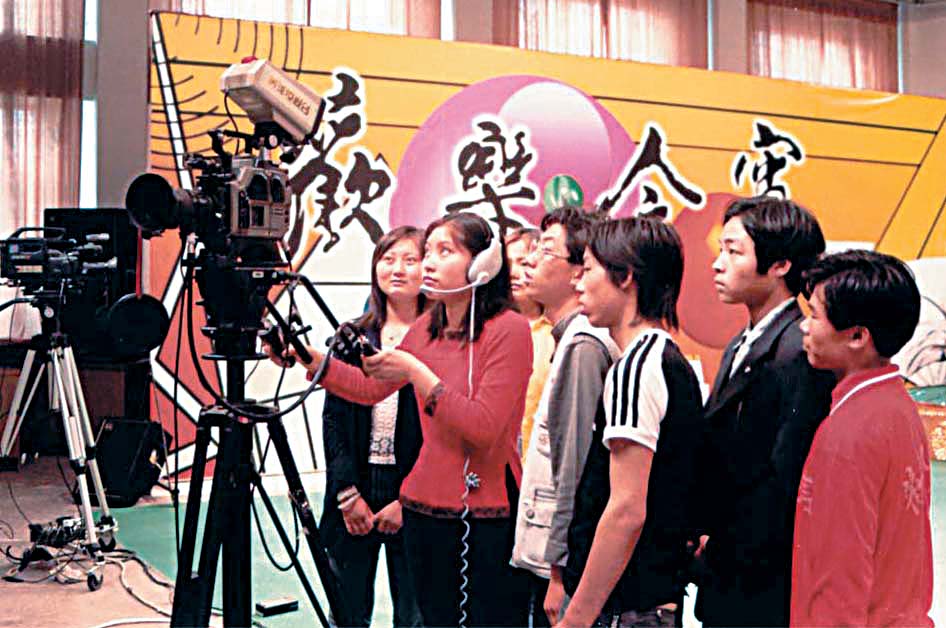 學生在菏澤電視台《歡樂今宵》實習拍攝
