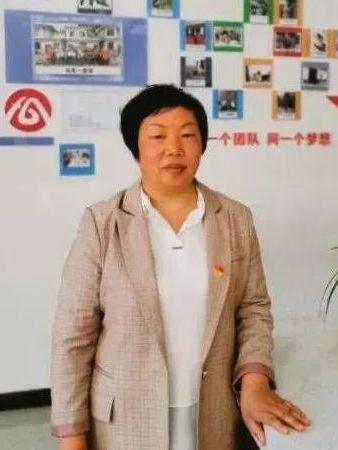 王榮(中共二十大代表,雲南省昭通市大關縣玉碗鎮石灰村黨總支書記、村委會主任) 王榮(中共二十大代表,雲南省昭通市大關縣玉碗鎮石灰村黨總支書記、村委會主任)