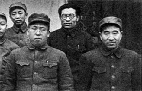 高崗(中)與羅榮桓（左）、林彪（右）等合影