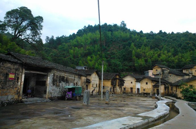 長沖中村(昆明尋甸回族彝族自治縣羊街鎮下轄村) 長沖中村(昆明尋甸回族彝族自治縣羊街鎮下轄村)