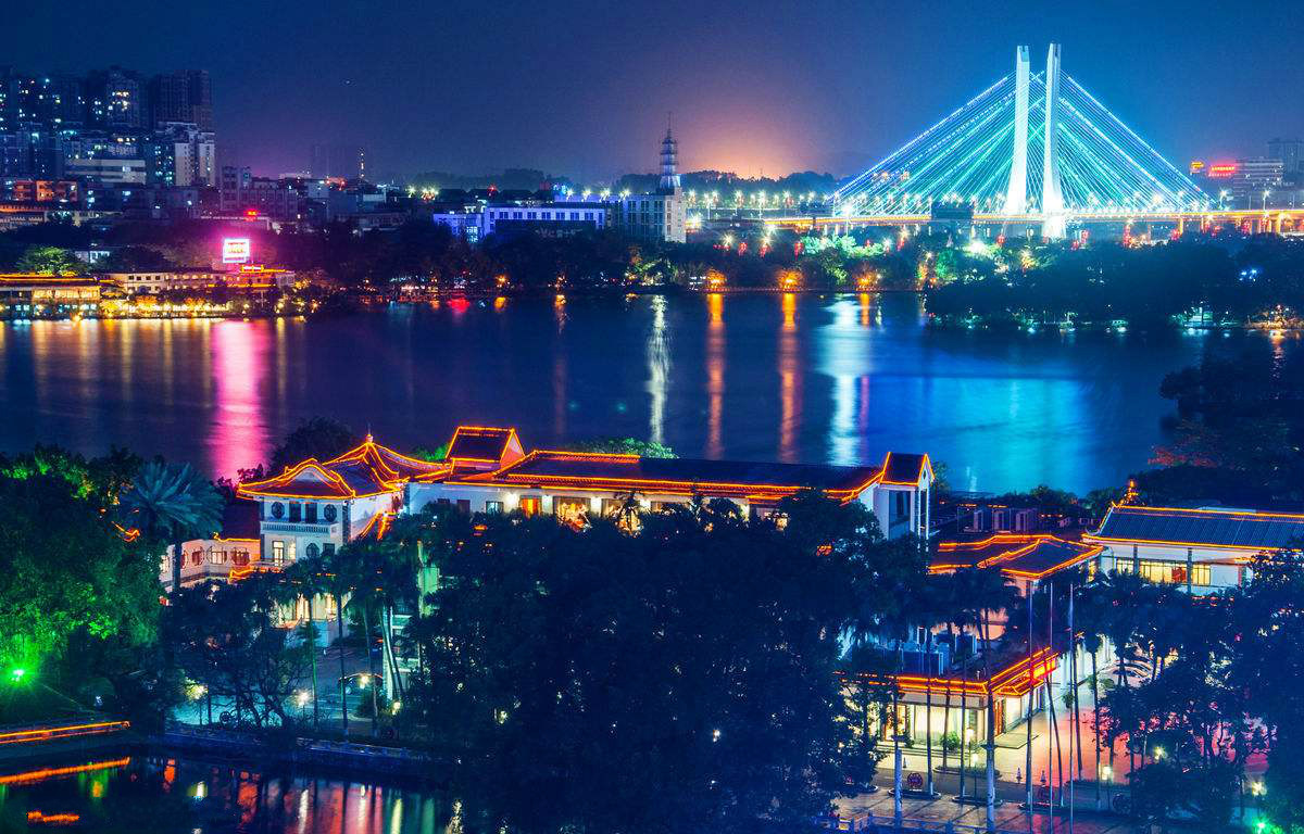 合生大橋與惠州西湖交融的夜景