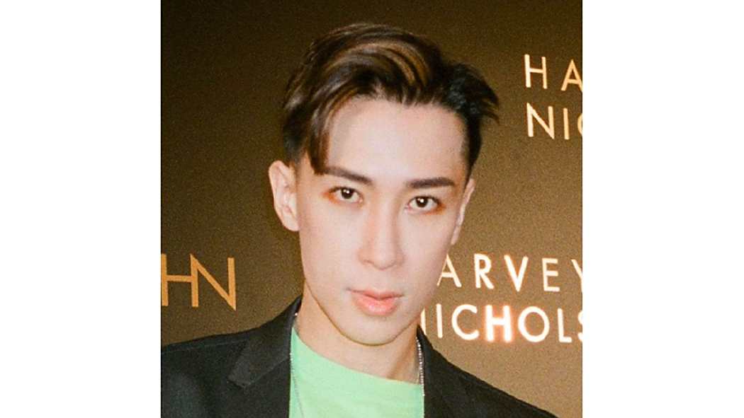 馬天佑(中國香港男歌手、多媒體創作人、造型師) 馬天佑(中國香港男歌手、多媒體創作人、造型師)