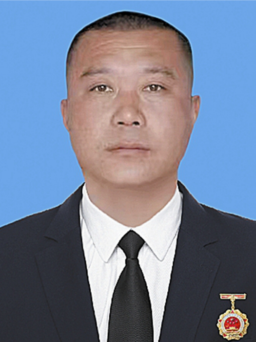 李永鋒(大連市旅順口區北海鄉前沙包村農民) 李永鋒(大連市旅順口區北海鄉前沙包村農民)