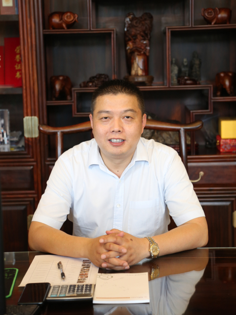 周洪明(吳中區光福雲洪紅木家具廠法定代表人) 周洪明(吳中區光福雲洪紅木家具廠法定代表人)