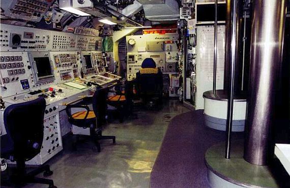 親潮級的控制室與潛望鏡