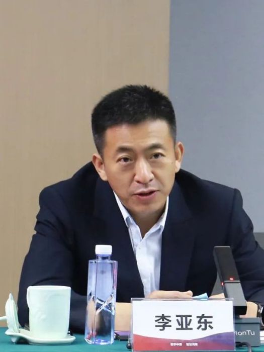 李亞東(豫信電子科技集團有限公司黨委書記、董事長) 李亞東(豫信電子科技集團有限公司黨委書記、董事長)