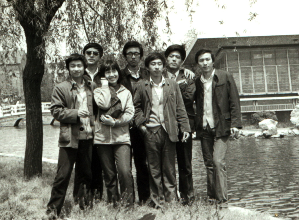 1985年 全國大學生詩歌串聯。攝於夏雨島