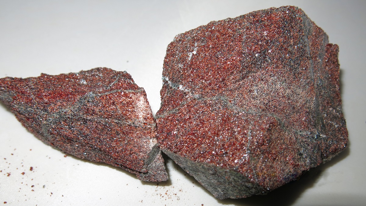 鐵鋁石榴石原礦石