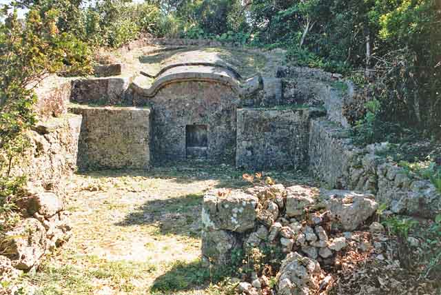 琉球人的龜甲墓